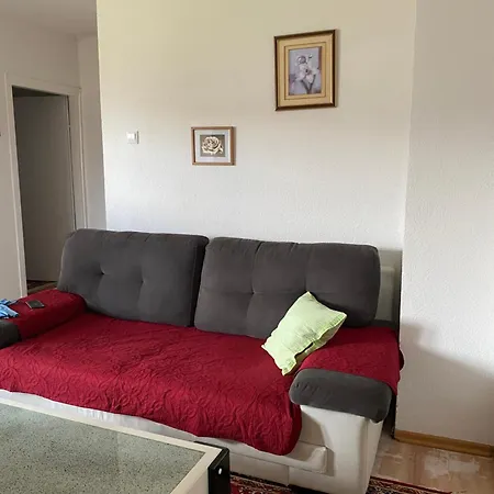 Apartment Apartman Ellmas *