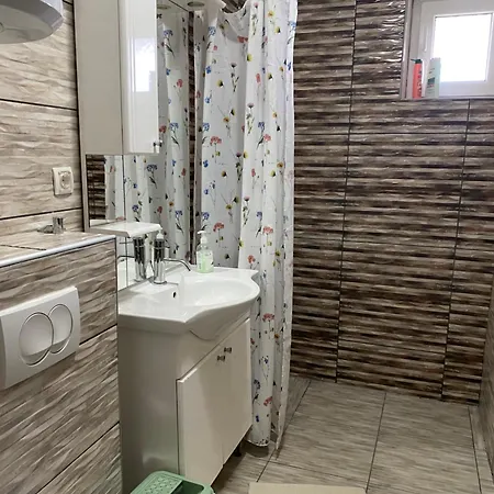 Apartman Ellmas *