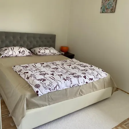 Apartman Ellmas *