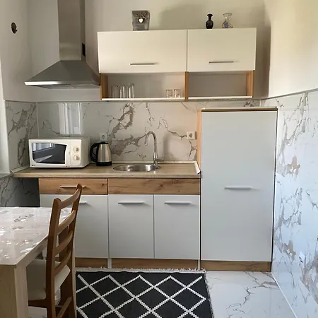 Apartman Ellmas Apartment *